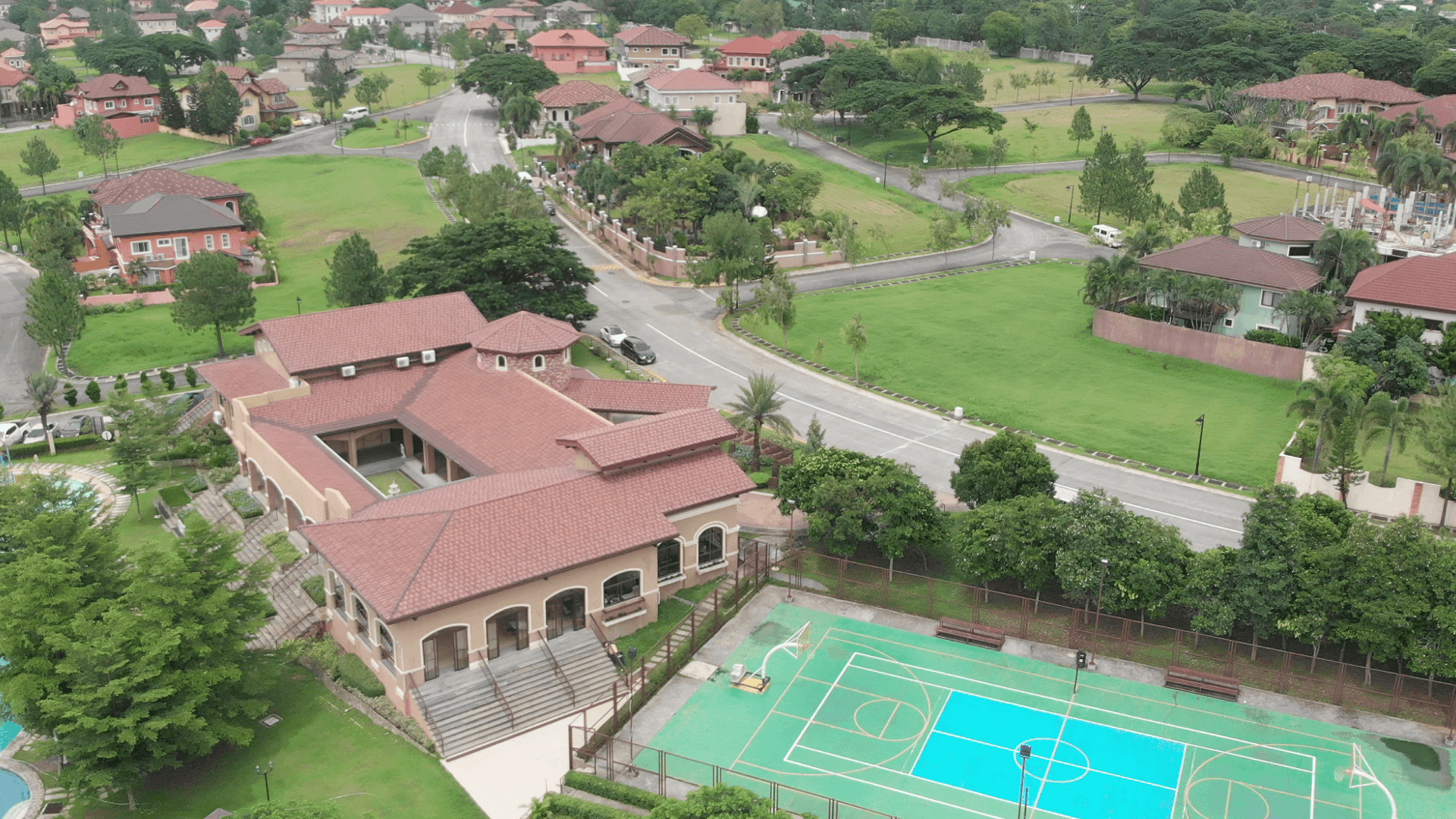Portofino South · Clubhouse & Courts